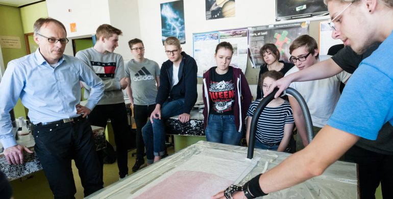 „Flugzeugbau im Klassenzimmer“ im Rahmen von MINT-for-Ing
